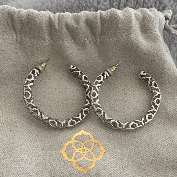 Kendra Scott Silver Textured Hoop Earrings - Picture 4 of 5